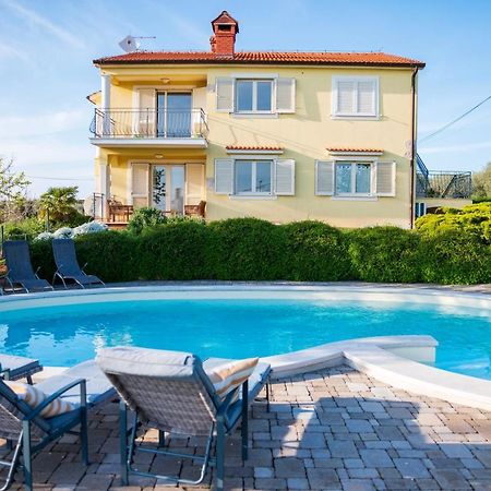 Apartment Laetitia Kaštelir Kültér fotó