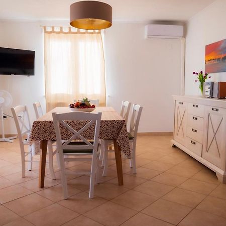 Apartment Laetitia Kaštelir Kültér fotó