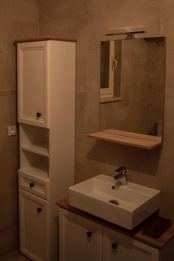 Apartment Laetitia Kaštelir Kültér fotó