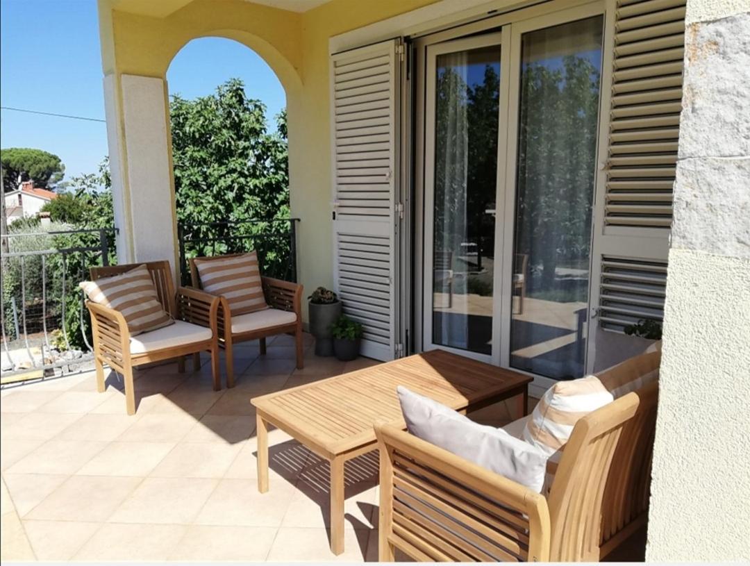 Apartment Laetitia Kaštelir Kültér fotó