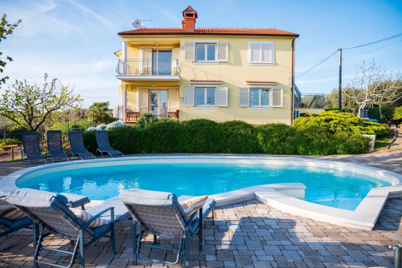 Apartment Laetitia Kaštelir Kültér fotó