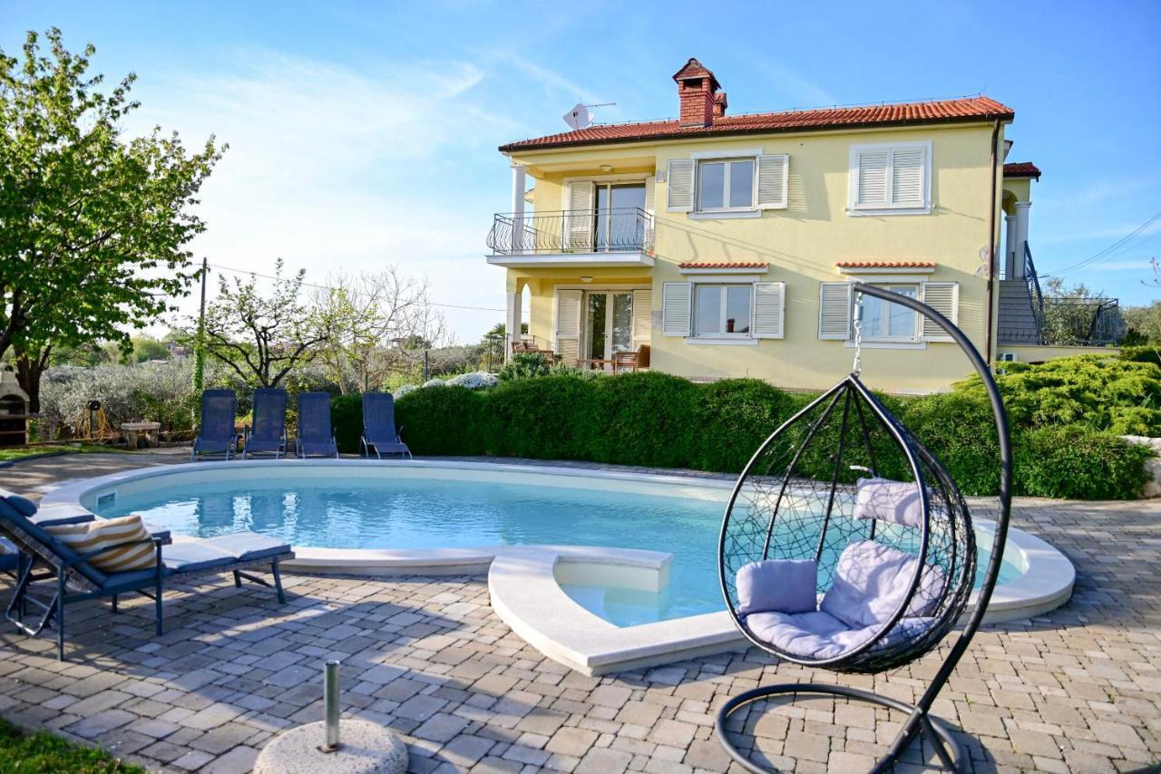 Apartment Laetitia Kaštelir Kültér fotó