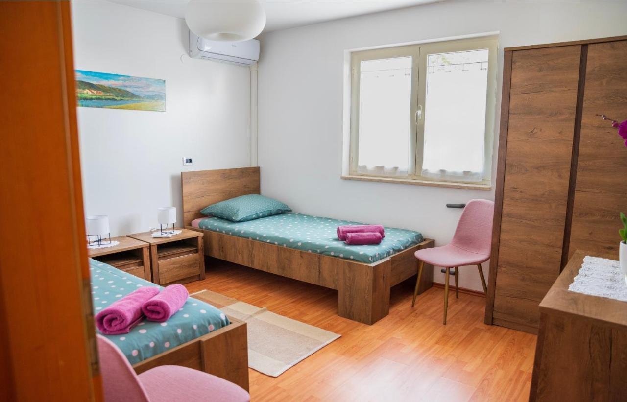 Apartment Laetitia Kaštelir Kültér fotó